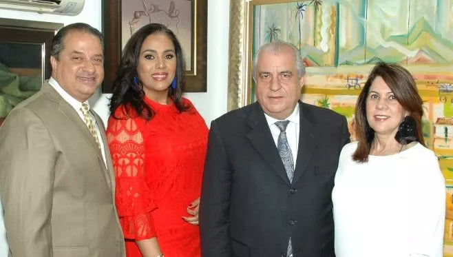 Jose Luis Cartagena, Giselle Abreu, Juan Betances en la apertura de la galeria de arte la coleccion